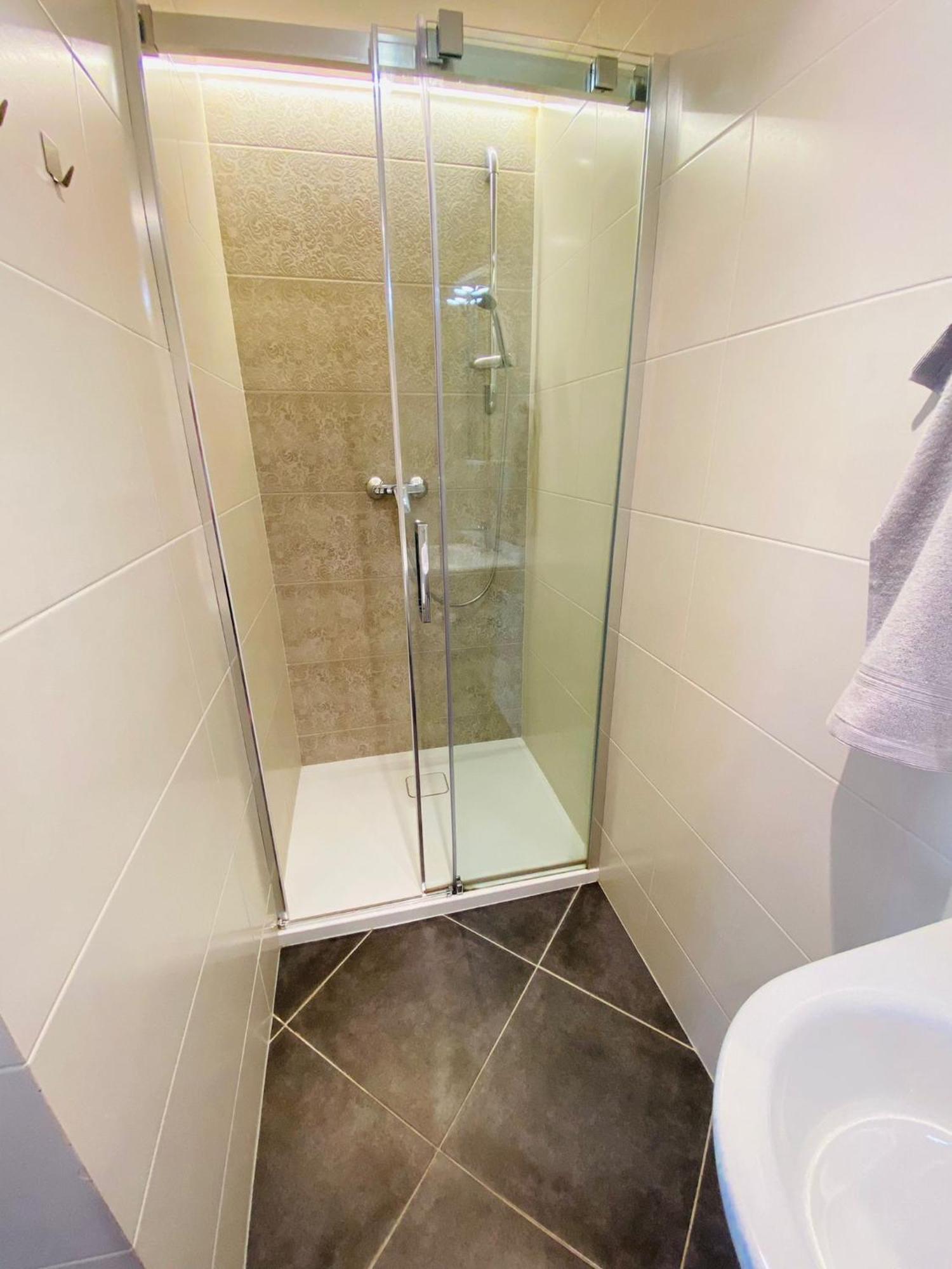 Modern Letna Apartament